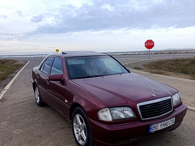 Червоний Мерседес Ц-Клас, об'ємом двигуна 1.8 л та пробігом 426 тис. км за 2850 $, фото 3 на Automoto.ua