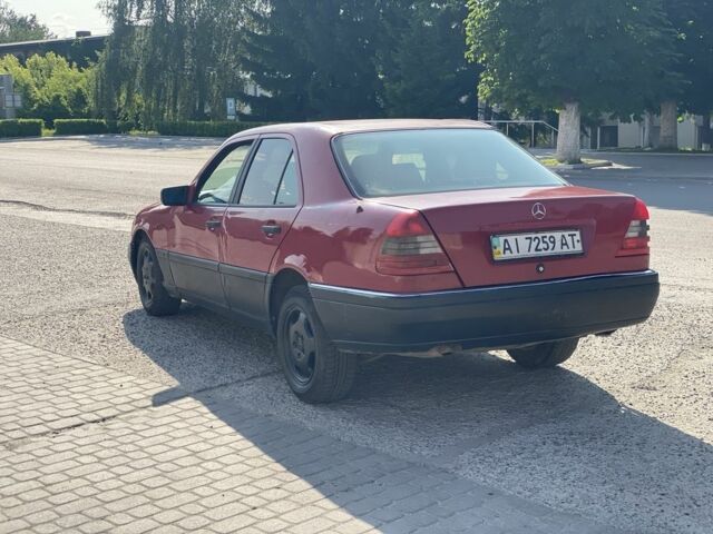 Червоний Мерседес Ц-Клас, об'ємом двигуна 1.8 л та пробігом 210 тис. км за 1650 $, фото 3 на Automoto.ua