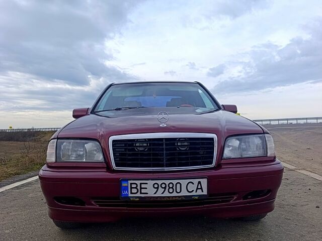 Червоний Мерседес Ц-Клас, об'ємом двигуна 1.8 л та пробігом 426 тис. км за 2850 $, фото 7 на Automoto.ua