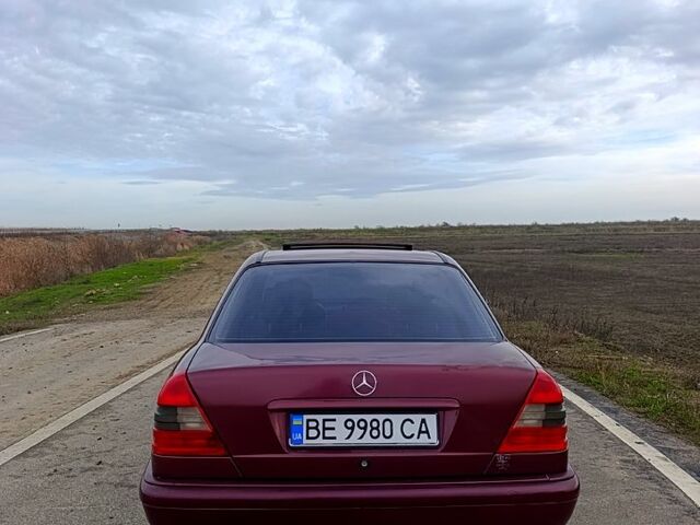 Червоний Мерседес Ц-Клас, об'ємом двигуна 1.8 л та пробігом 426 тис. км за 2850 $, фото 8 на Automoto.ua