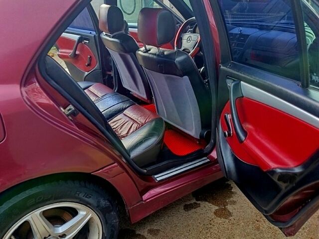 Красный Мерседес Ц-Класс, объемом двигателя 1.8 л и пробегом 426 тыс. км за 2850 $, фото 10 на Automoto.ua