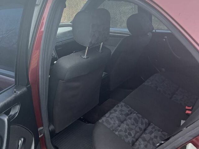 Красный Мерседес Ц-Класс, объемом двигателя 1.8 л и пробегом 187 тыс. км за 4500 $, фото 2 на Automoto.ua