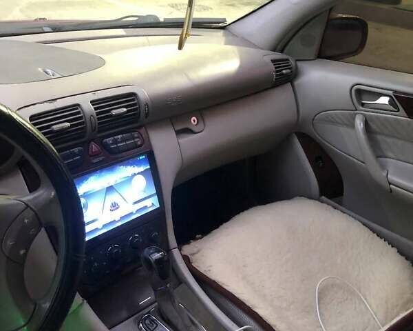Мерседес Ц-Клас 2000 у Івано-Франківську на Automoto.ua Червоний Мерседес Ц-Клас, об'ємом двигуна 2 л та пробігом 291 тис. км за 4200 $, фото 10 на Automoto.ua
