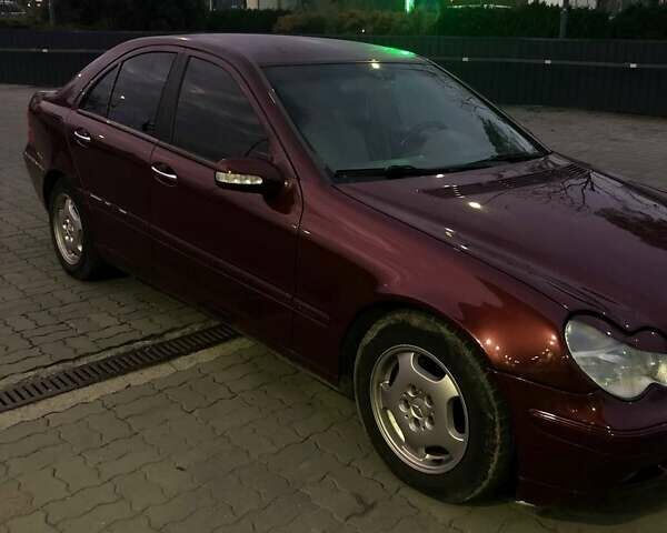 Мерседес Ц-Клас 2000 у Івано-Франківську на Automoto.ua Червоний Мерседес Ц-Клас, об'ємом двигуна 2 л та пробігом 291 тис. км за 4200 $, фото 6 на Automoto.ua