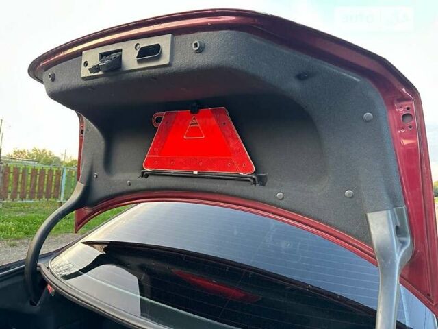 Красный Мерседес Ц-Класс, объемом двигателя 2 л и пробегом 300 тыс. км за 4300 $, фото 22 на Automoto.ua