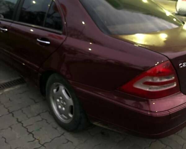 Мерседес Ц-Клас 2000 у Івано-Франківську на Automoto.ua Червоний Мерседес Ц-Клас, об'ємом двигуна 2 л та пробігом 291 тис. км за 4200 $, фото 1 на Automoto.ua