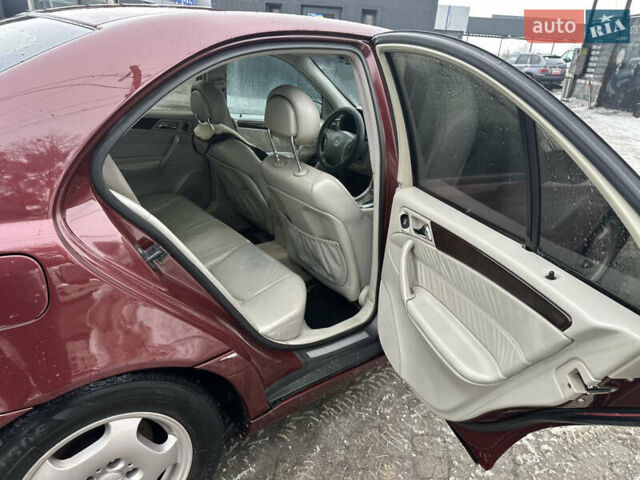 Красный Мерседес Ц-Класс, объемом двигателя 2 л и пробегом 280 тыс. км за 2999 $, фото 20 на Automoto.ua