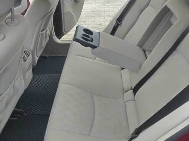 Красный Мерседес Ц-Класс, объемом двигателя 2 л и пробегом 376 тыс. км за 3900 $, фото 11 на Automoto.ua