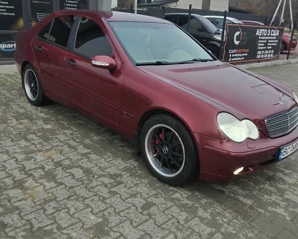 Красный Мерседес Ц-Класс, объемом двигателя 2 л и пробегом 376 тыс. км за 3900 $, фото 4 на Automoto.ua