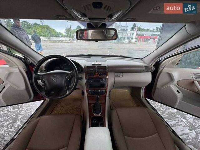 Красный Мерседес Ц-Класс, объемом двигателя 2 л и пробегом 318 тыс. км за 4700 $, фото 6 на Automoto.ua