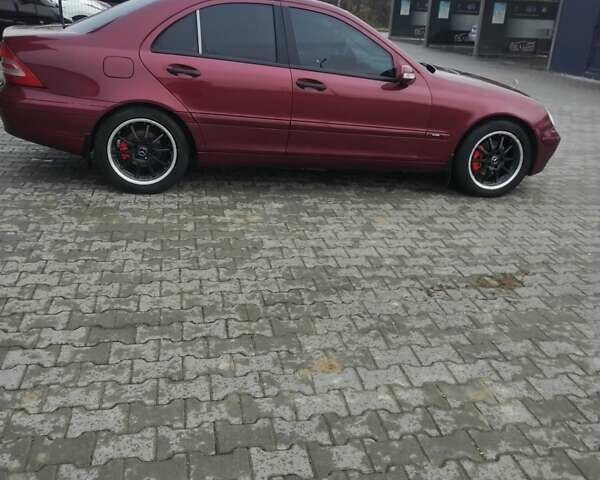 Красный Мерседес Ц-Класс, объемом двигателя 2 л и пробегом 376 тыс. км за 3900 $, фото 11 на Automoto.ua