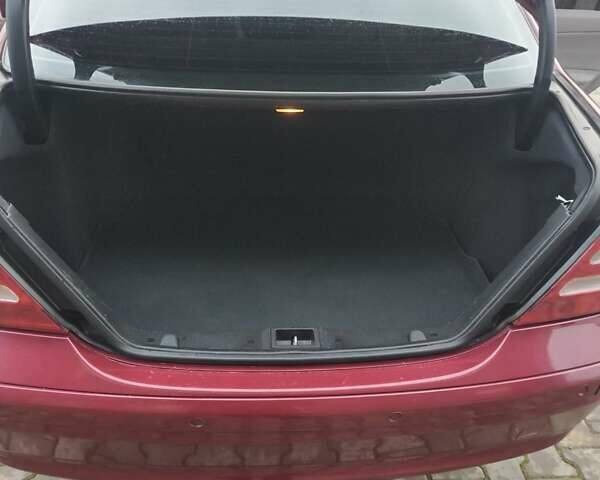 Красный Мерседес Ц-Класс, объемом двигателя 2 л и пробегом 376 тыс. км за 3900 $, фото 21 на Automoto.ua