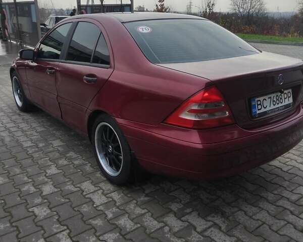 Красный Мерседес Ц-Класс, объемом двигателя 2 л и пробегом 376 тыс. км за 3900 $, фото 8 на Automoto.ua