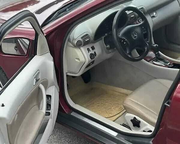 Красный Мерседес Ц-Класс, объемом двигателя 2 л и пробегом 318 тыс. км за 4700 $, фото 7 на Automoto.ua