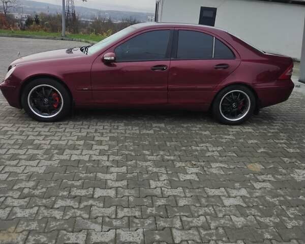 Красный Мерседес Ц-Класс, объемом двигателя 2 л и пробегом 376 тыс. км за 3900 $, фото 10 на Automoto.ua