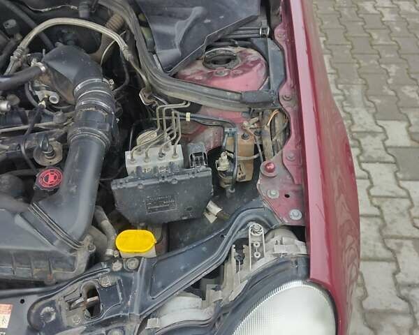 Красный Мерседес Ц-Класс, объемом двигателя 2 л и пробегом 376 тыс. км за 3900 $, фото 17 на Automoto.ua