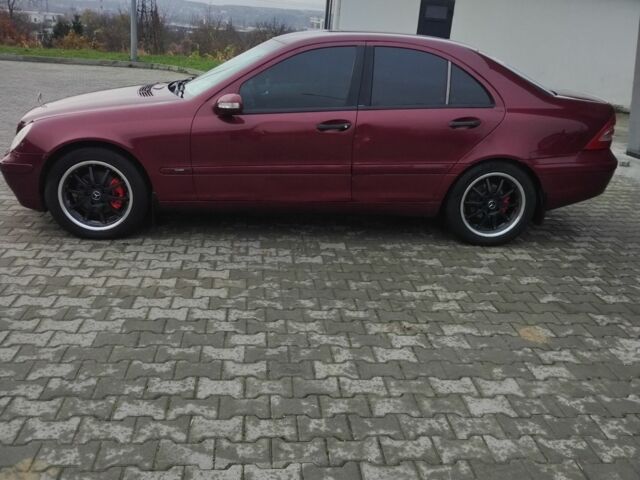 Красный Мерседес Ц-Класс, объемом двигателя 2 л и пробегом 376 тыс. км за 3900 $, фото 7 на Automoto.ua