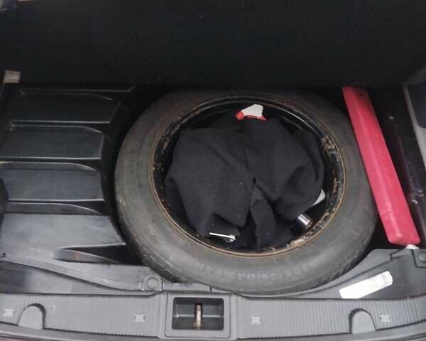 Красный Мерседес Ц-Класс, объемом двигателя 2 л и пробегом 376 тыс. км за 3900 $, фото 20 на Automoto.ua