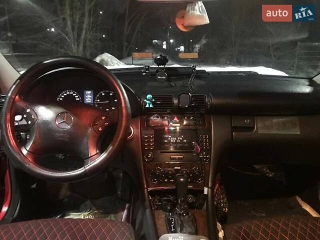 Червоний Мерседес Ц-Клас, об'ємом двигуна 2.2 л та пробігом 204 тис. км за 7999 $, фото 12 на Automoto.ua
