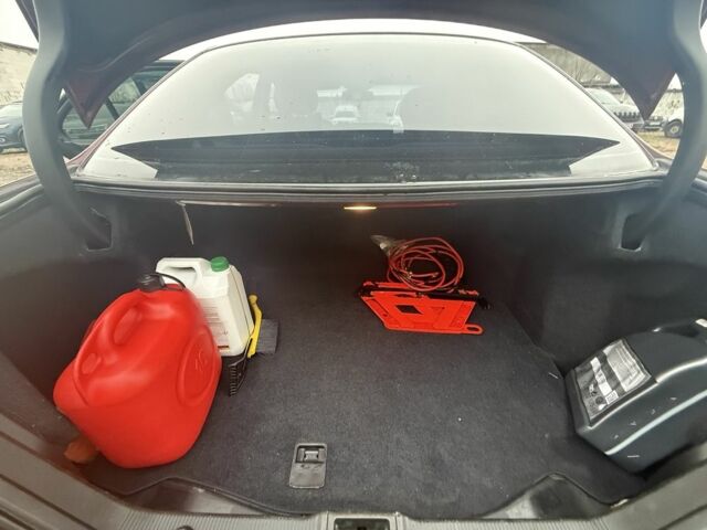 Красный Мерседес Ц-Класс, объемом двигателя 2 л и пробегом 233 тыс. км за 4700 $, фото 6 на Automoto.ua