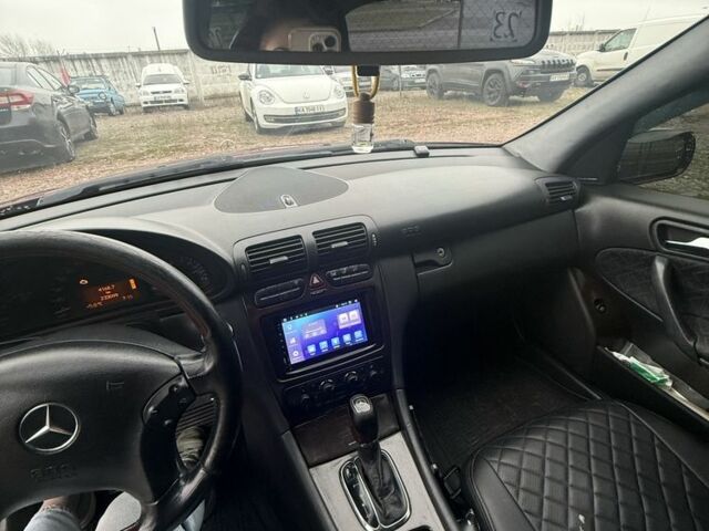 Красный Мерседес Ц-Класс, объемом двигателя 2 л и пробегом 233 тыс. км за 4700 $, фото 8 на Automoto.ua