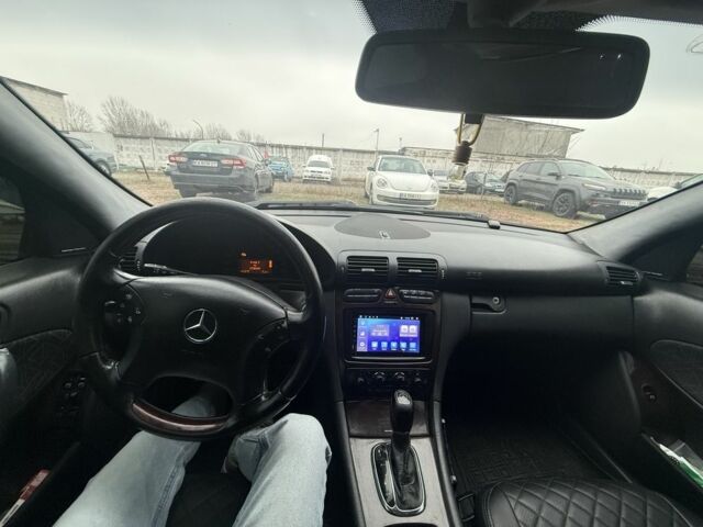 Красный Мерседес Ц-Класс, объемом двигателя 2 л и пробегом 233 тыс. км за 4700 $, фото 13 на Automoto.ua