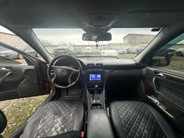 Красный Мерседес Ц-Класс, объемом двигателя 2 л и пробегом 233 тыс. км за 4700 $, фото 5 на Automoto.ua