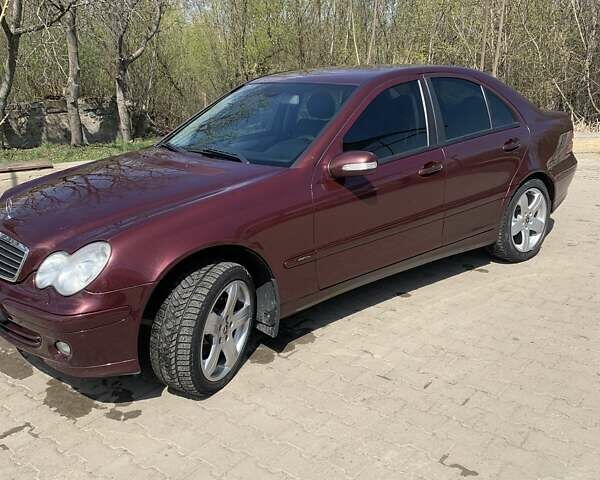 Красный Мерседес Ц-Класс, объемом двигателя 1.8 л и пробегом 380 тыс. км за 6500 $, фото 9 на Automoto.ua