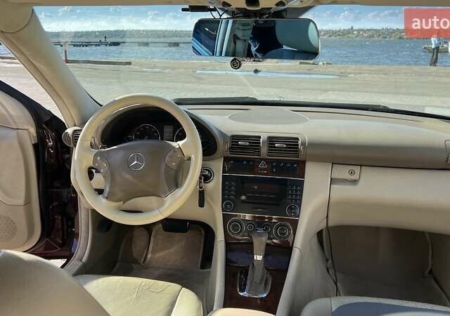 Червоний Мерседес Ц-Клас, об'ємом двигуна 3 л та пробігом 190 тис. км за 8000 $, фото 9 на Automoto.ua