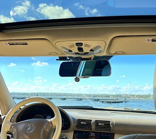 Червоний Мерседес Ц-Клас, об'ємом двигуна 3 л та пробігом 190 тис. км за 8000 $, фото 4 на Automoto.ua