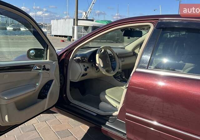 Червоний Мерседес Ц-Клас, об'ємом двигуна 3 л та пробігом 190 тис. км за 8000 $, фото 12 на Automoto.ua