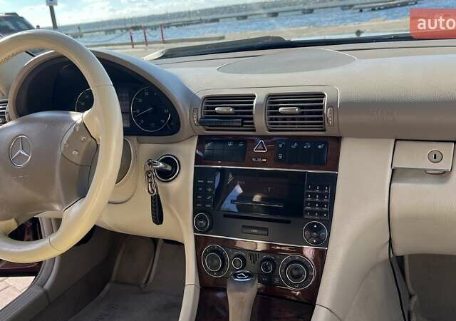 Червоний Мерседес Ц-Клас, об'ємом двигуна 3 л та пробігом 190 тис. км за 8000 $, фото 7 на Automoto.ua