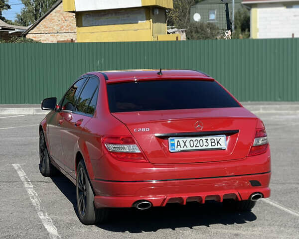 Червоний Мерседес Ц-Клас, об'ємом двигуна 3 л та пробігом 300 тис. км за 6500 $, фото 4 на Automoto.ua