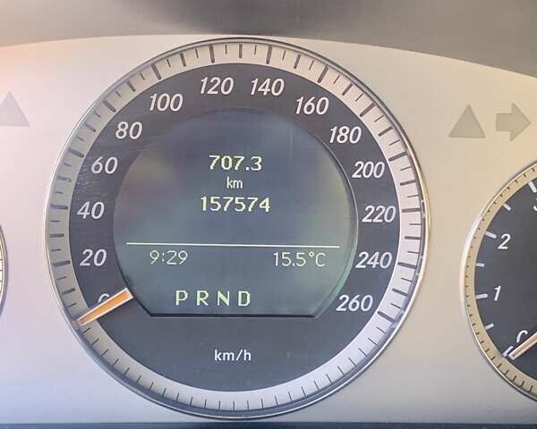 Червоний Мерседес Ц-Клас, об'ємом двигуна 2 л та пробігом 157 тис. км за 8700 $, фото 3 на Automoto.ua