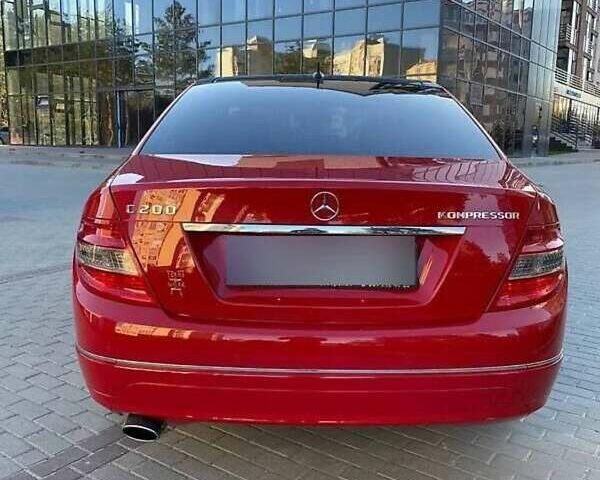 Червоний Мерседес Ц-Клас, об'ємом двигуна 1.8 л та пробігом 230 тис. км за 10000 $, фото 3 на Automoto.ua