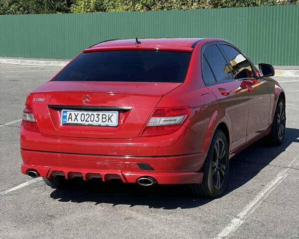 Червоний Мерседес Ц-Клас, об'ємом двигуна 3 л та пробігом 300 тис. км за 6500 $, фото 3 на Automoto.ua