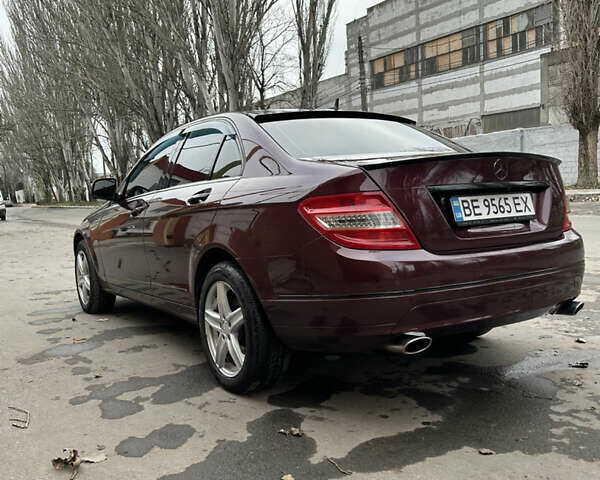 Червоний Мерседес Ц-Клас, об'ємом двигуна 3 л та пробігом 187 тис. км за 9500 $, фото 13 на Automoto.ua