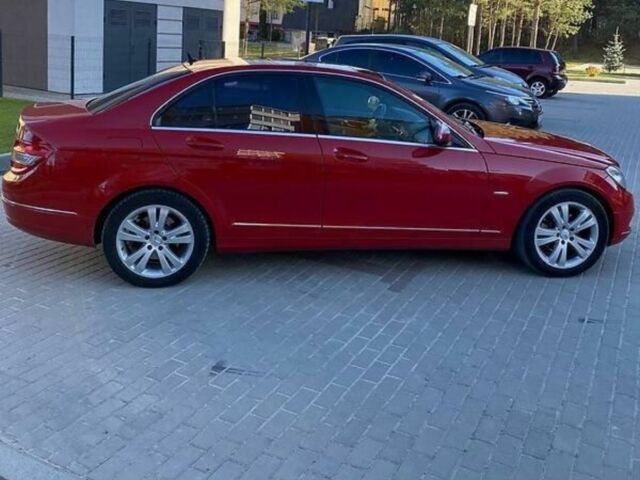 Червоний Мерседес Ц-Клас, об'ємом двигуна 2 л та пробігом 230 тис. км за 9300 $, фото 1 на Automoto.ua