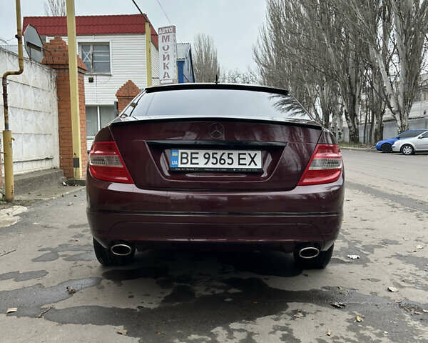 Червоний Мерседес Ц-Клас, об'ємом двигуна 3 л та пробігом 187 тис. км за 9500 $, фото 1 на Automoto.ua