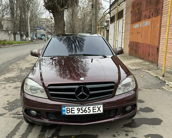 Червоний Мерседес Ц-Клас, об'ємом двигуна 3 л та пробігом 187 тис. км за 9500 $, фото 2 на Automoto.ua