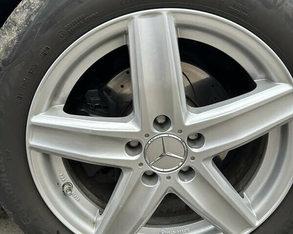 Червоний Мерседес Ц-Клас, об'ємом двигуна 3 л та пробігом 187 тис. км за 9500 $, фото 4 на Automoto.ua