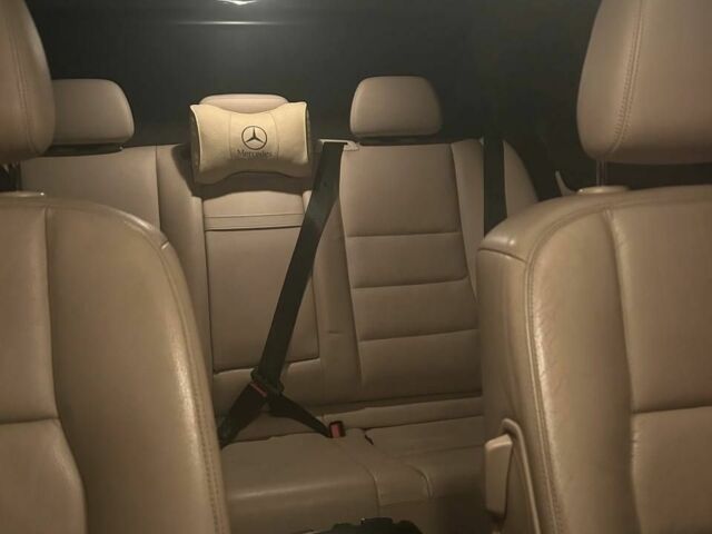 Червоний Мерседес Ц-Клас, об'ємом двигуна 2 л та пробігом 230 тис. км за 9300 $, фото 5 на Automoto.ua