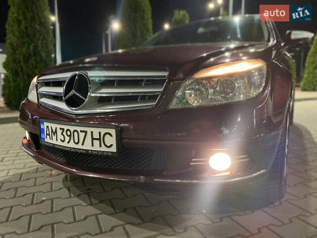 Червоний Мерседес Ц-Клас, об'ємом двигуна 1.8 л та пробігом 193 тис. км за 6999 $, фото 1 на Automoto.ua
