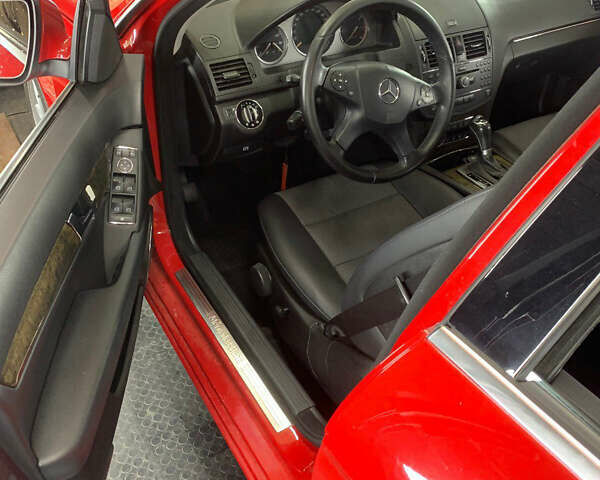 Червоний Мерседес Ц-Клас, об'ємом двигуна 2.1 л та пробігом 263 тис. км за 6360 $, фото 2 на Automoto.ua