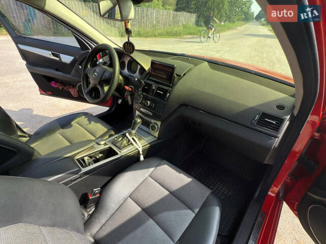 Червоний Мерседес Ц-Клас, об'ємом двигуна 2.5 л та пробігом 299 тис. км за 8999 $, фото 10 на Automoto.ua