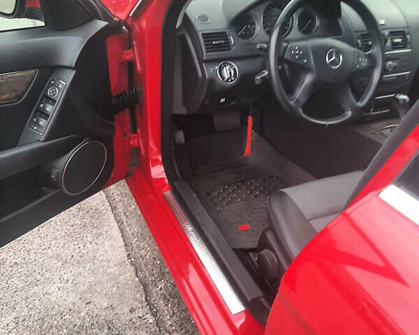 Червоний Мерседес Ц-Клас, об'ємом двигуна 2.1 л та пробігом 263 тис. км за 6360 $, фото 13 на Automoto.ua