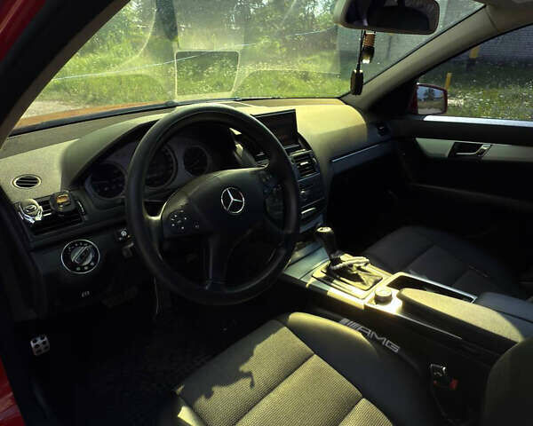 Червоний Мерседес Ц-Клас, об'ємом двигуна 2.5 л та пробігом 299 тис. км за 8999 $, фото 6 на Automoto.ua