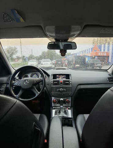 Червоний Мерседес Ц-Клас, об'ємом двигуна 1.8 л та пробігом 245 тис. км за 9200 $, фото 8 на Automoto.ua