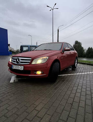Червоний Мерседес Ц-Клас, об'ємом двигуна 1.8 л та пробігом 245 тис. км за 9200 $, фото 9 на Automoto.ua
