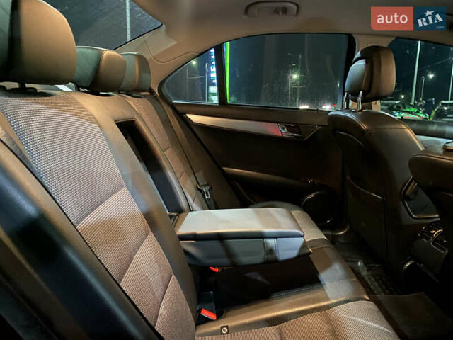 Червоний Мерседес Ц-Клас, об'ємом двигуна 1.8 л та пробігом 193 тис. км за 6999 $, фото 17 на Automoto.ua